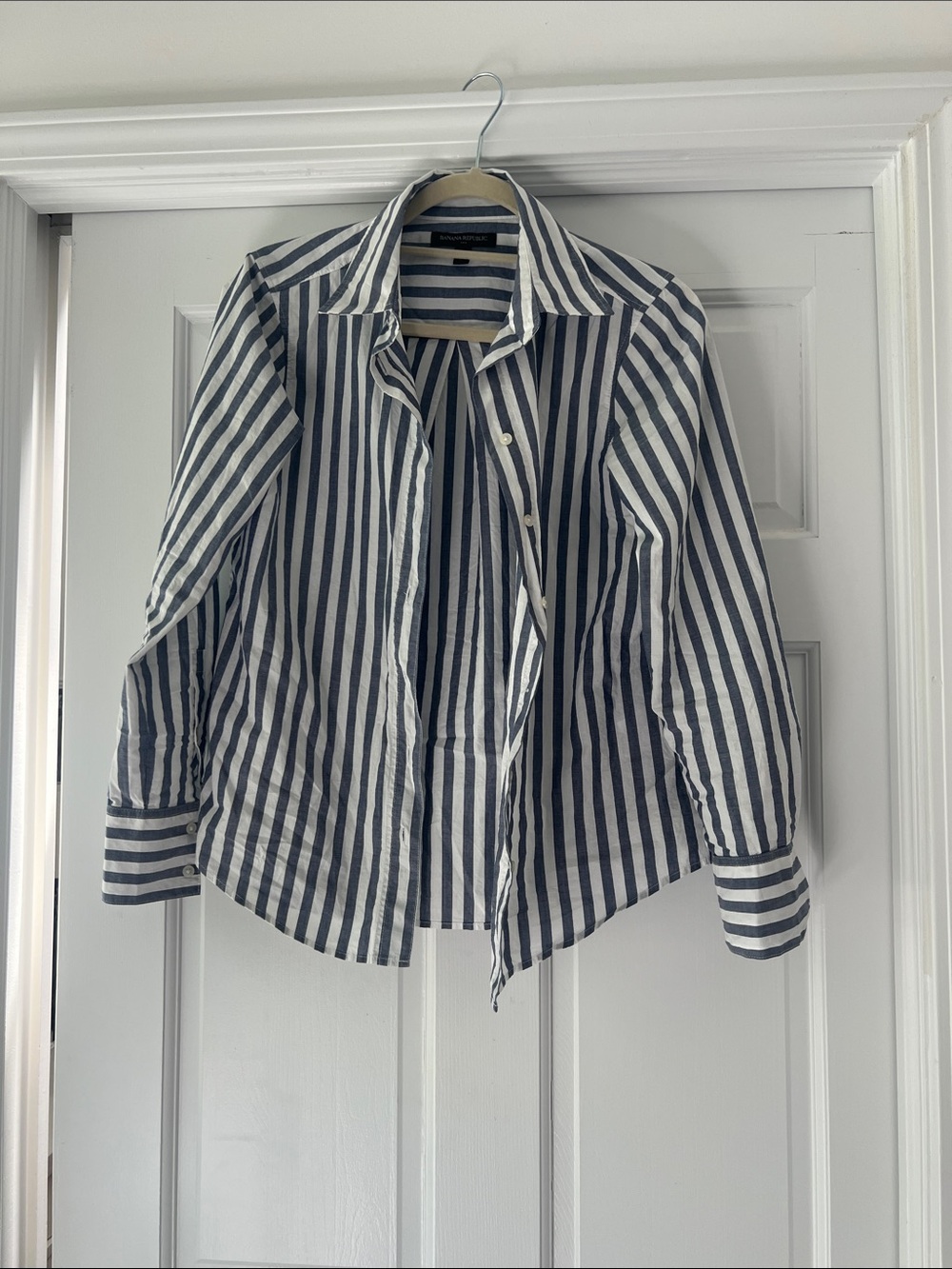 Banana Republic women’s blue  and White Vertical Stripe Button-Down Shirt
